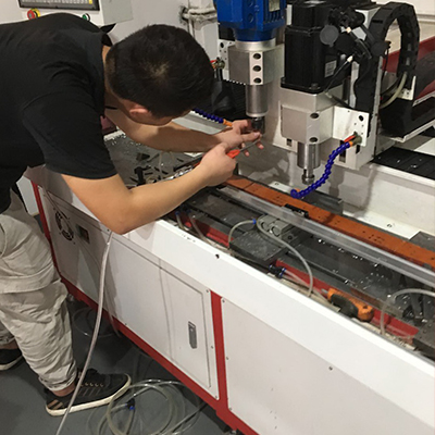 全自動數(shù)控鉆孔機(jī)主要部件詳細(xì)解析